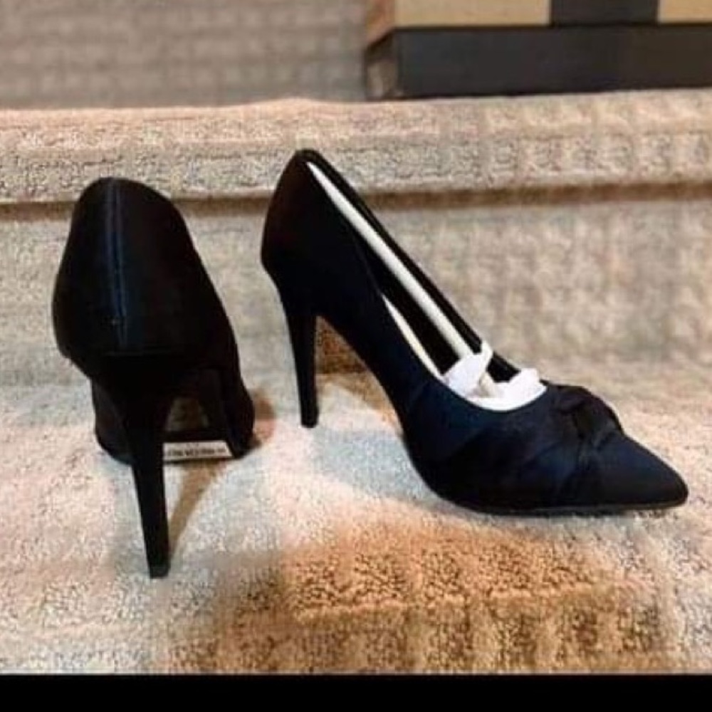 NWT - Satin ribbon heels